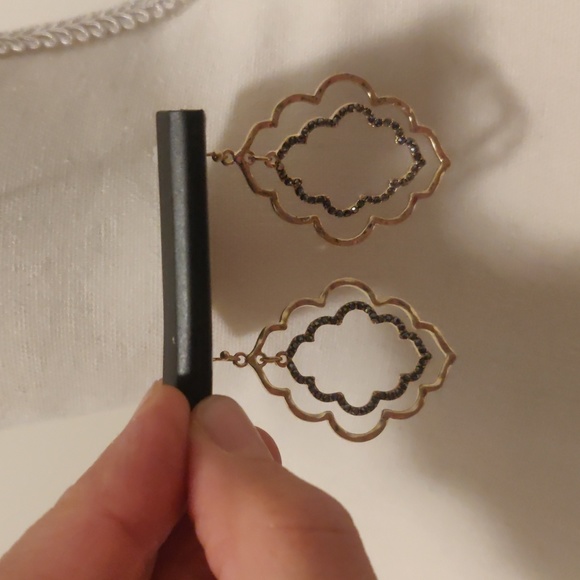 NWT Howard’s nickel free earrings - Picture 4 of 4